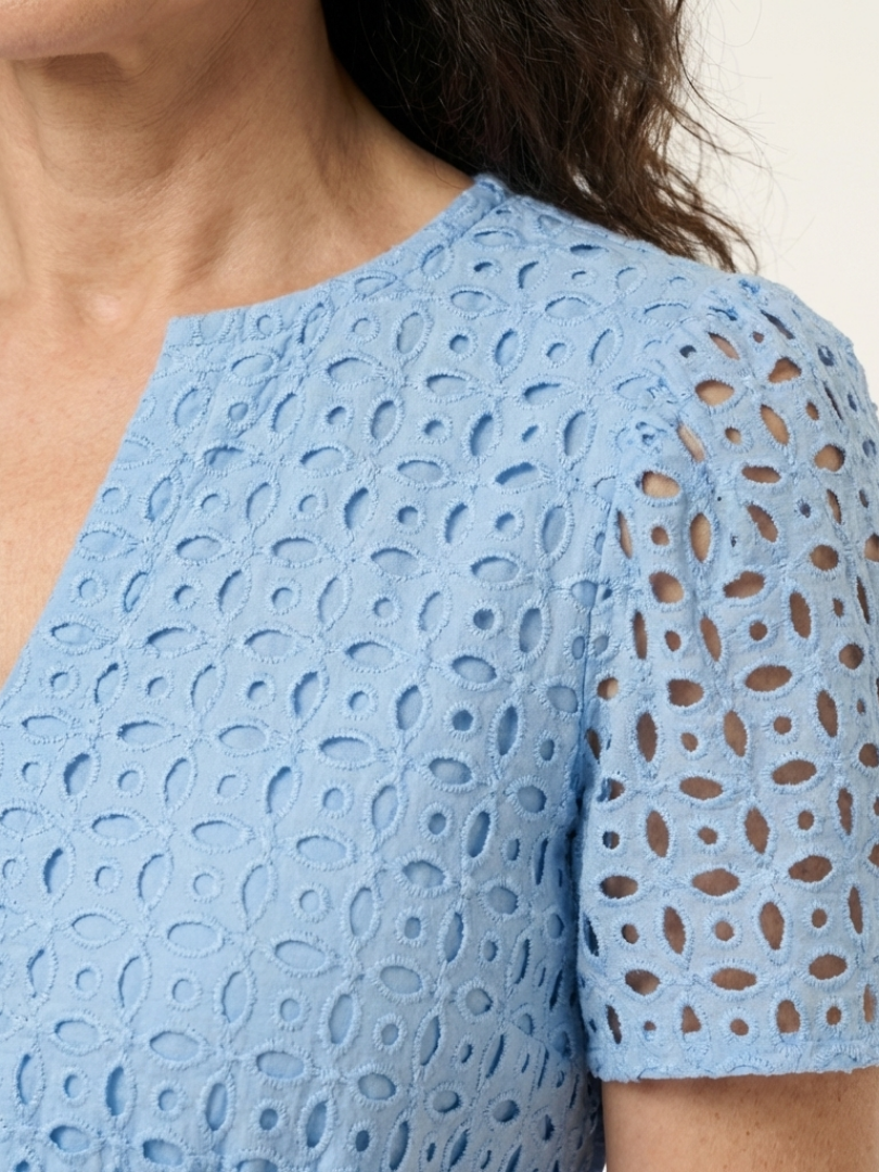Brielle | Vestido Midi de Manga Corta con Capas y Escote en V