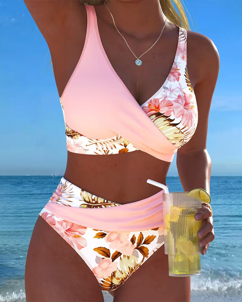 Bikini con estampado de flores contrastantes y abertura