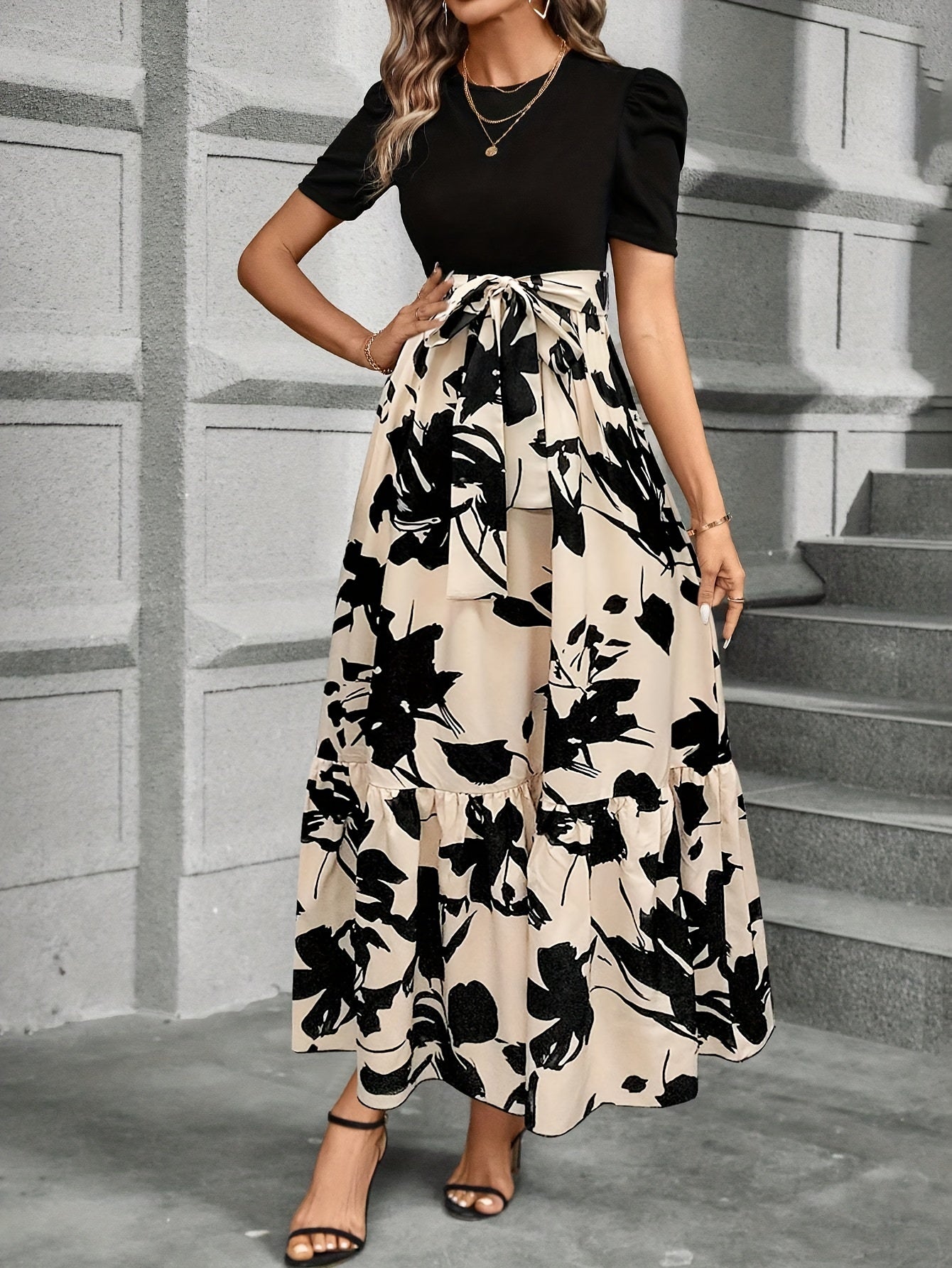 Briony - Vestido Floral de Cintura Alta con Bajo de Volantes