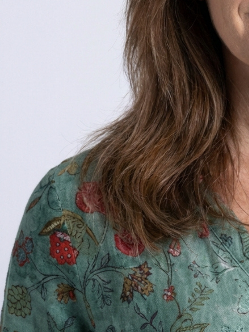 Marina | Vestido Maxi de Flores con Escote en V y Mangas Tres Cuartos