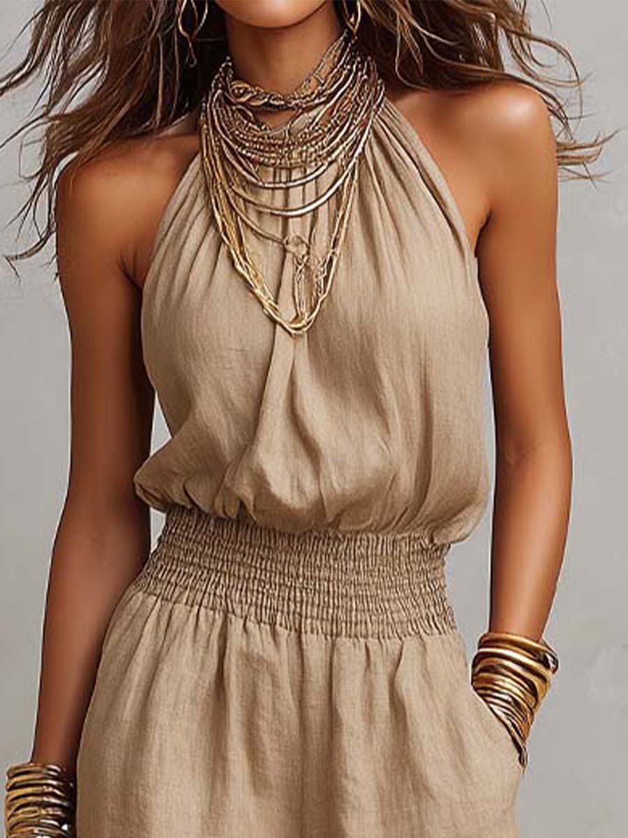 Mono beige con cuello halter, cintura fruncida y piernas anchas