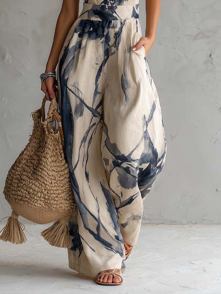 Mono con estampado de tinta en color marino y cuello halter, con pantalones anchos y bolsillos