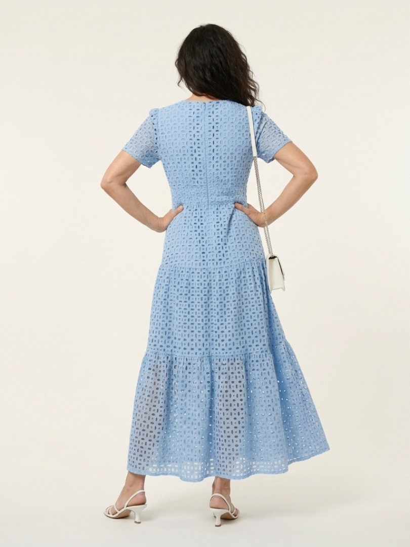 Brielle | Vestido Midi de Manga Corta con Capas y Escote en V