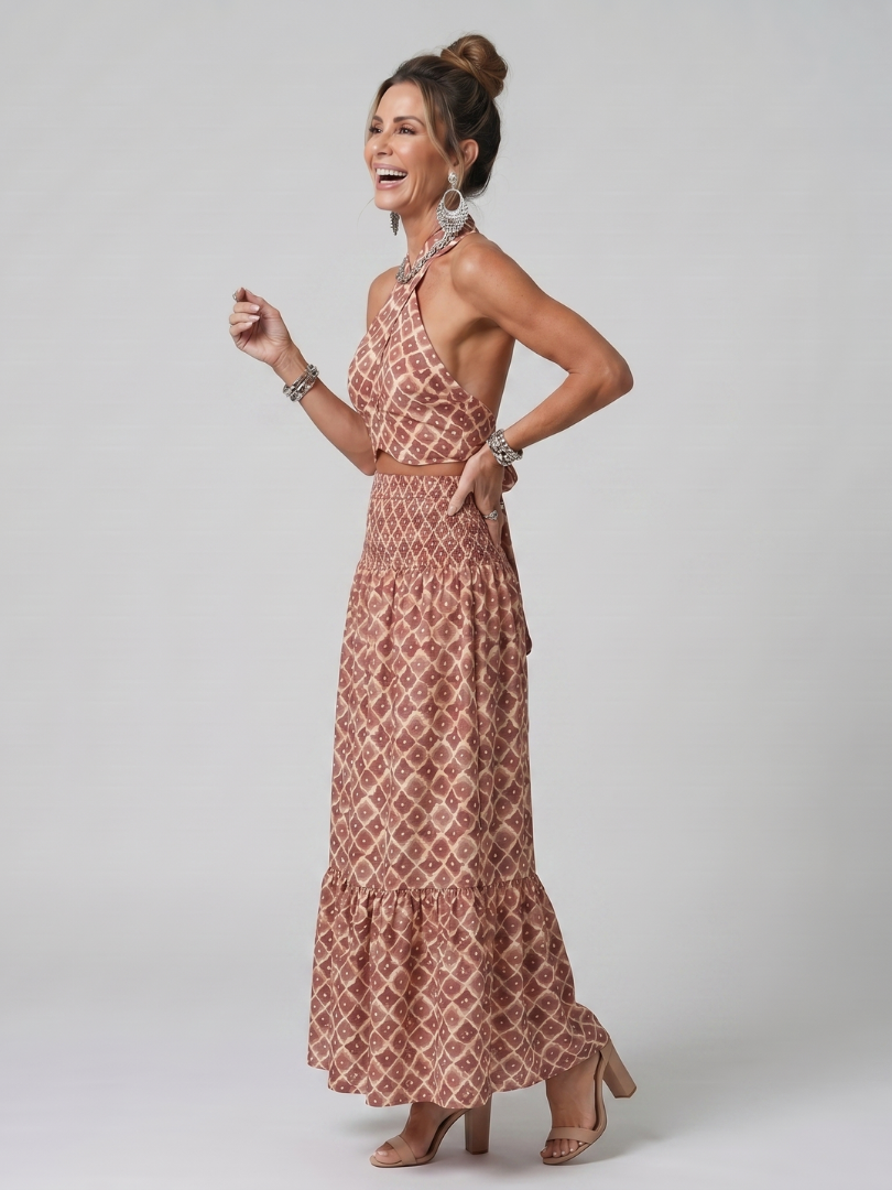 Amira | Vestido Midi Cutout con Print Geométrico y Cuello Halter Cruzado