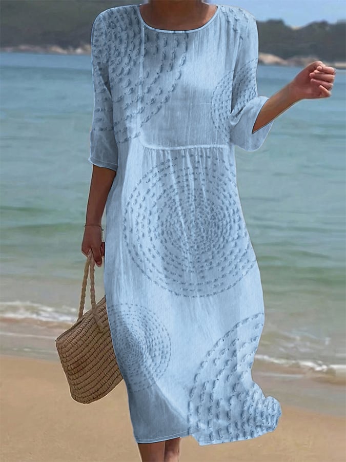 Vestido informal de mujer bordado.