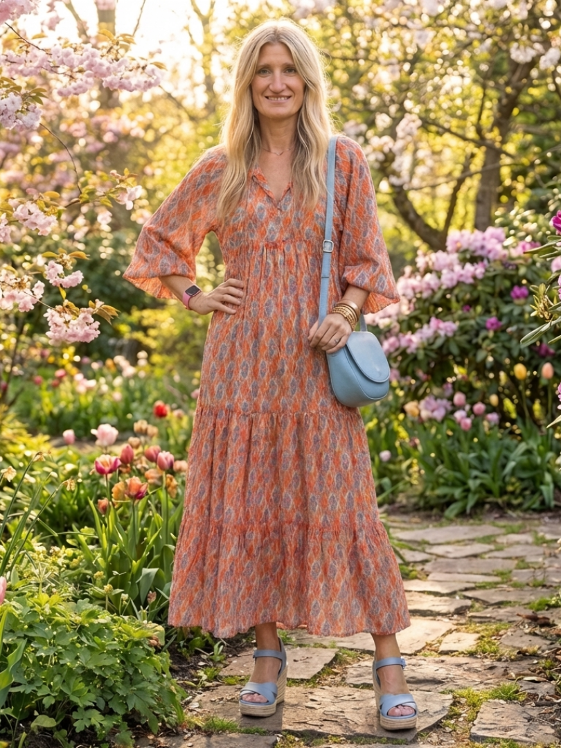 Amara | Vestido Midi Acampanado de Cuello en V con Estampado Geométrico