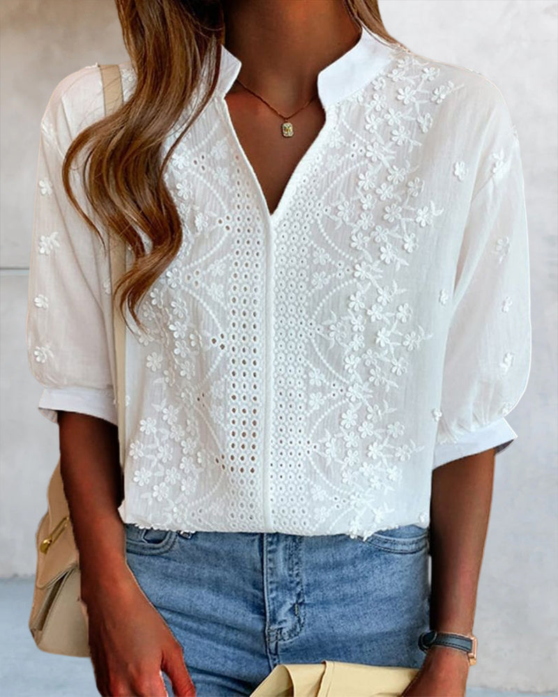 Blusa con escote en V y mangas abullonadas con decoración de encaje