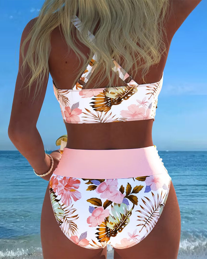 Bikini con estampado de flores contrastantes y abertura