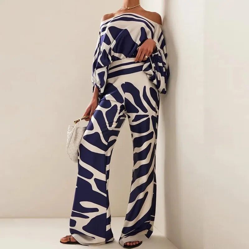 Conjunto de Dos Piezas con Estampado de Olas y Hombros Descubiertos