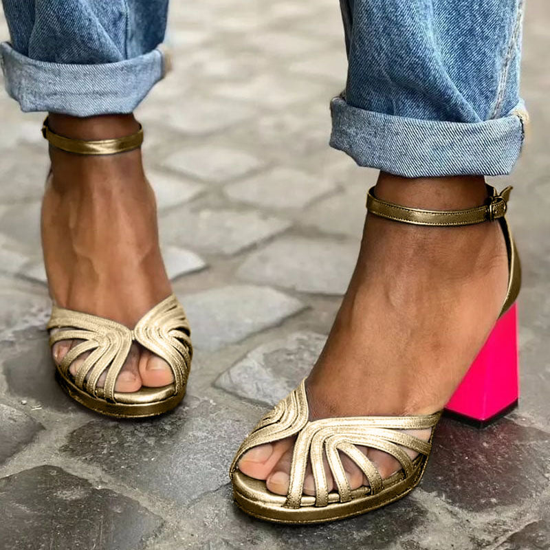 Allegra™ | Sandalias Clásicas con Correa Dorada