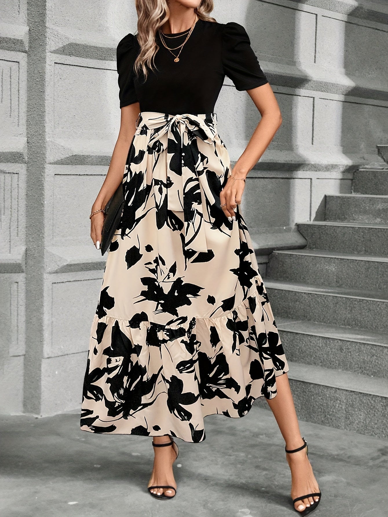 Briony - Vestido Floral de Cintura Alta con Bajo de Volantes